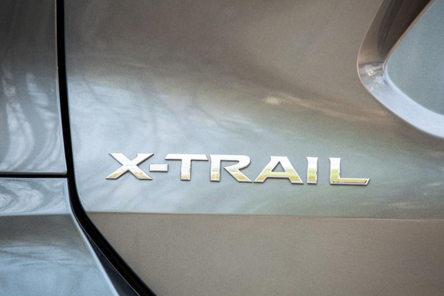 Логотип Nissan X-Trail 2017 года  (LA) (фото 31 из 37)